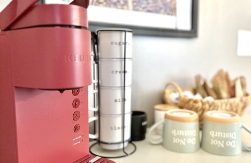 Milwaukee Apartment | Renovated, Spacious & Cozy 2BR Upper Unit in the Heart of Milwaukee