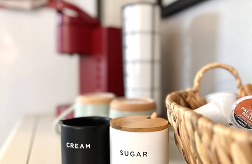 Milwaukee Apartment | Renovated, Spacious & Cozy 2BR Upper Unit in the Heart of Milwaukee