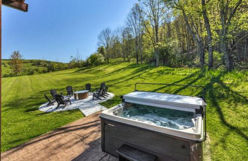 West Valley House | Renovated & Spacious Home Wood Fireplace Hot Tub
