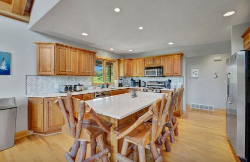 West Valley House | Renovated & Spacious Home Wood Fireplace Hot Tub
