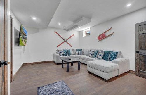 West Valley House | Renovated & Spacious Home Wood Fireplace Hot Tub