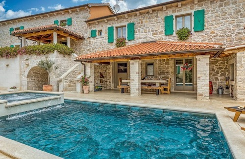 Selina Cabin | Renovated stone villa in Istrian style with private pool and whirlpool for 12 people