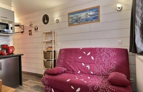 Plagne Centre Apartment | Renovated studio cabin near slopes, balcony, sleeps 4