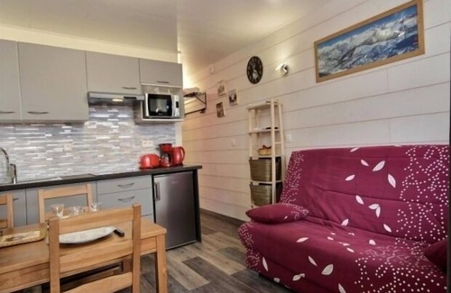 Plagne Centre Apartment | Renovated studio cabin near slopes, balcony, sleeps 4