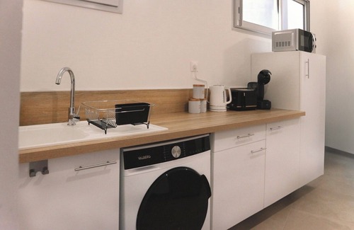 Suze-la-Rousse Apartment | Renovated T2 apartment in the heart of Suze-la-Rousse