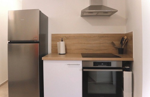 Suze-la-Rousse Apartment | Renovated T2 apartment in the heart of Suze-la-Rousse