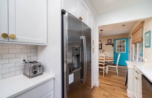 Tarpon Pond House | Renovated Tarpon Pond Cottage! Sunroom! Fairway Views! Amenity Cards!