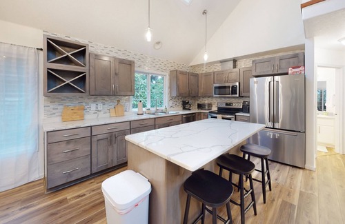 Cape Meares House | Renovated, three-story home by the beach with a furnished deck & washer/dryer