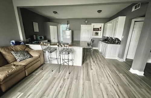 Del Mar House | Renovated Townhome near Cole Park and Downtown Corpus Christi