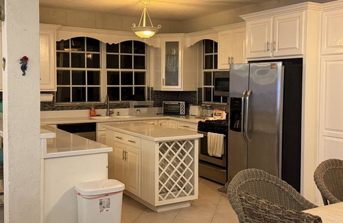 Brighton House | Renovated Townhouse with large pool, 1 min walk to Beautiful Brandon’s Beach