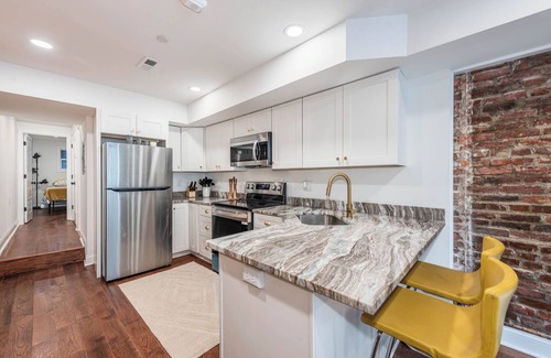 Fells Point Apartment | Renovated Upper Fells Point apartment in walking distance to Hopkins &Waterfront
