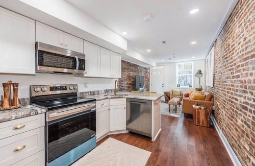 Fells Point Apartment | Renovated Upper Fells Point apartment in walking distance to Hopkins &Waterfront