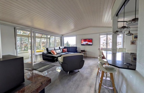 La Neuveville Villa | Renovated Villa with HotTub
