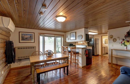 Ainsworth Cottage | Renovated Waterfront Northwoods Cabin with NEW 2024 Pontoon Boat and fire pit