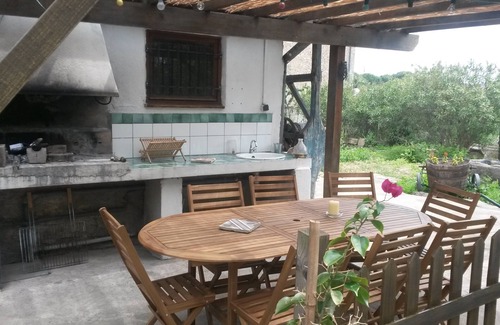 Puimisson House | RENOVATED WINEGROWER'S HOUSE SLEEPS 8 BETWEEN SEA AND MOUNTAINS; SWIMMING POOL GARDEN