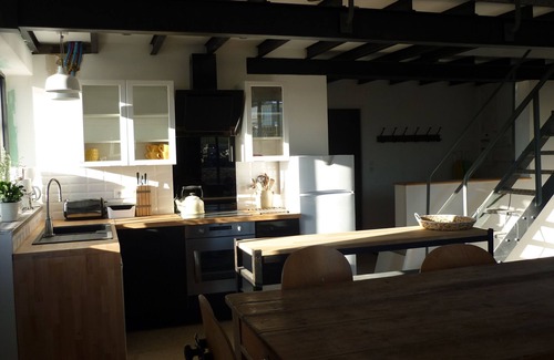 Semur-en-Auxois Apartment | Renovated workshop for 6 people with shared, heated pool in Semur en Auxois