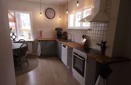 Fullersta Villa | Renoverad Villa Nära Både City och Natur med Alla Bekvämligheter Inom Gåavstånd