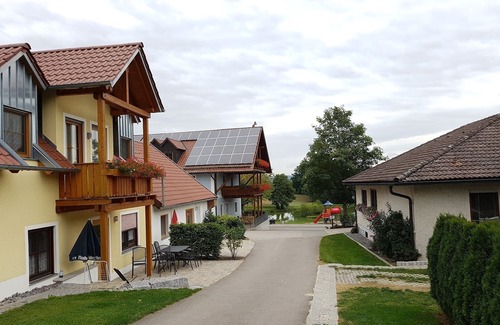Neunburg vorm Wald Apartment | Renovierte Ferienwohnung für max 6 Personen mit Galerie- Schlafraum