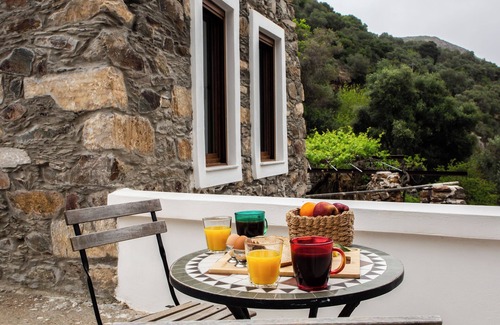 Kalamios Apartment | Renoviertes Altes Osmanisches Steinhaus, Mitten in der Natur in Voutas Kreta