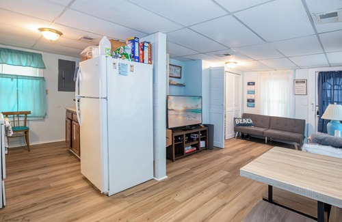 Wildwood House | Rent 18 + 3 bedroom home 1 block from beach 5 minute walk to convention center!