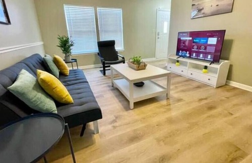 Acton House | *RENT 2 HOMES* 6 Bedrooms, 3.5ba, Sleeps 18!