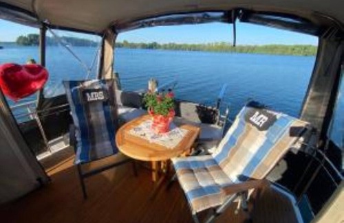 Bad Saarow Boat Rental | Rent a Boarncruiser 365 - Bad Saarow - Motor yacht charter - Sonne3000 Events