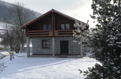 Zhdeniyevo House | Rent a cottage for a vacation in the mountains - Willow Yard