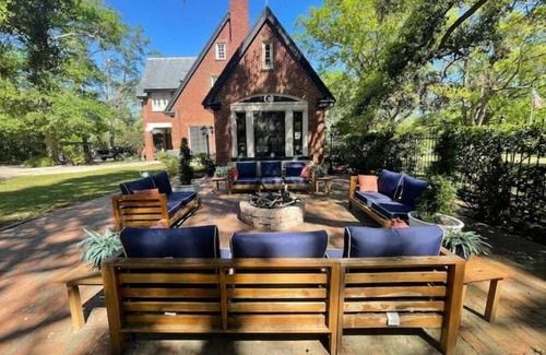 Conway House | Rent a whole Inn! The Inn on Elm 6 beds/5 baths.