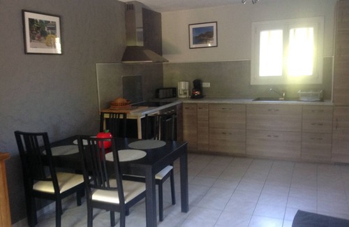 Grimaud House | rent ground garden