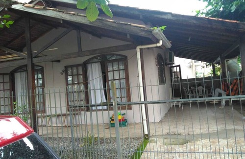 Castelo Branco House | Rent house in Meia Praia Beach, Itapema.