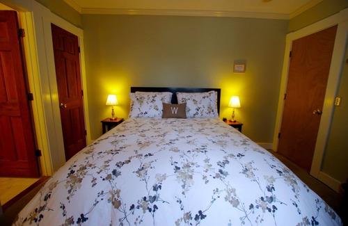Wilmington Bed & Breakfast | Rent out the entire inn & enjoy all of amenities available! Breakfast included!