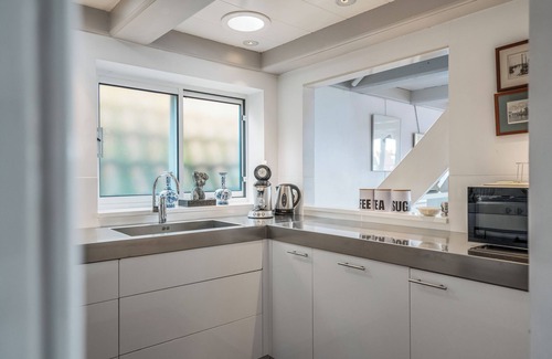 Monnickendam House | Rent The Dutch Buoy, gorgeous 17th century canal house, 8 kms from Amsterdam.
