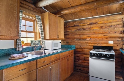 Bondurant Cabin | Rent the Entire Guest Ranch for your reunion, retreat or event!