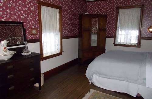 Dorrington Cabin | Rent The Entire Historic Dorrington Hotel - family retreats, friends getaway