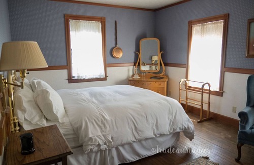 Dorrington Cabin | Rent The Entire Historic Dorrington Hotel - family retreats, friends getaway
