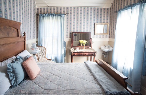 Avery Hotel | Rent the Entire Historic Avery Hotel Sierra Getaway and Venue