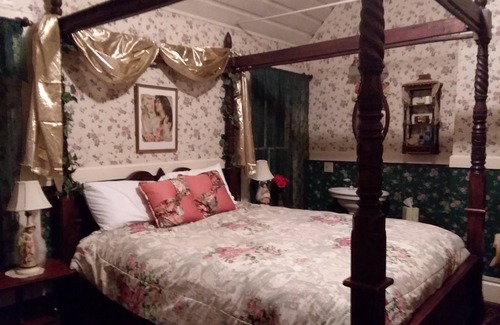 Avery Hotel | Rent the Entire Historic Avery Hotel Sierra Getaway and Venue