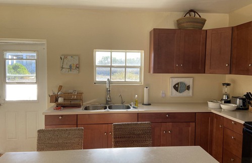 North District House | Rent the entire updated house- walk to dive shop, beach! Bright and breezy!