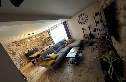L'Escale Bed & Breakfast | Rent village house 96m2 two large bedrooms, living room and bedrooms air conditioned