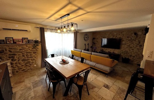 L'Escale Bed & Breakfast | Rent village house 96m2 two large bedrooms, living room and bedrooms air conditioned