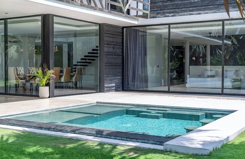 Batubelig Villa | Rent Your Own Luxury Villa with 6 Bedrooms, Bali Villa 2203