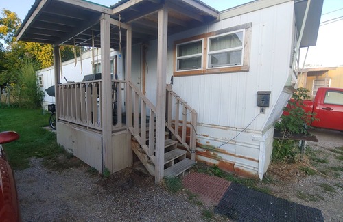 Lander House | Rent4cheapstaycheap!