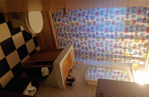 Lander House | Rent4cheapstaycheap!
