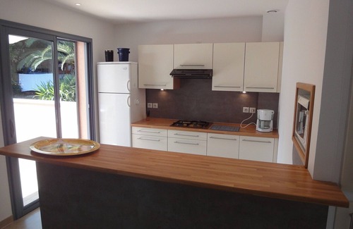 Theoule-sur-Mer Apartment | Rental apartment ds villa situated 50 meters from the beach