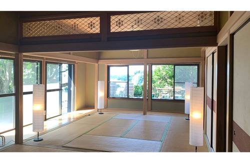 Katsuura House | Rental building BBQ Drum bath A house on a hil / Katsuura Chiba