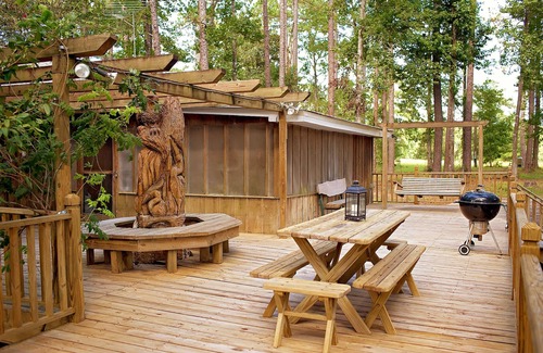 Oakdale Cabin | Rental Cabin with Fishing Privileges in Stocked Pond
