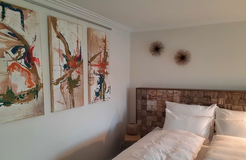 Neheim Apartment | Rental-Exclusive-Private Bathroom-Garden view