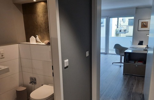 Neheim Apartment | Rental-Exclusive-Private Bathroom-Garden view