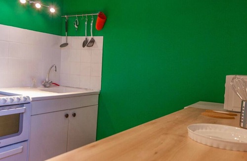 Joyeux Apartment | Rental-Gîte Le Margouillis-Comfort-Park view-Ensuite with Bath