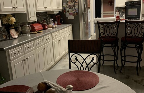 Peach Orchard House | Rental Master Week 2020 Only -Close to Diamond Lake -plenty sleeping space